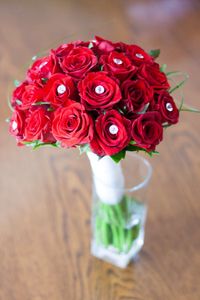 red-bouquet-roses-bridal